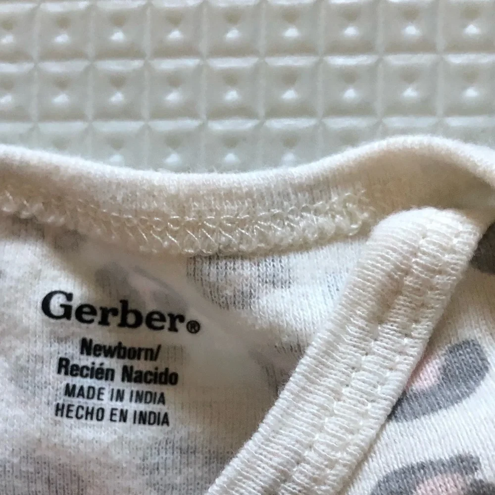 Gerber|Baby girl bundle lot,short sleeve bodysuits•Leopard & Cutie lettering••